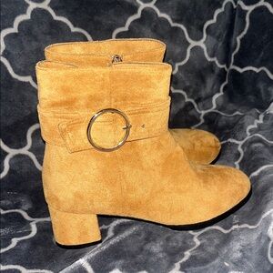 Elegant Tan Suede Ankle Boots